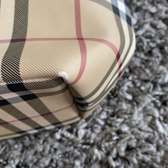 Burberry gorgeous bag 💯 authentic - Picture 8 of 12